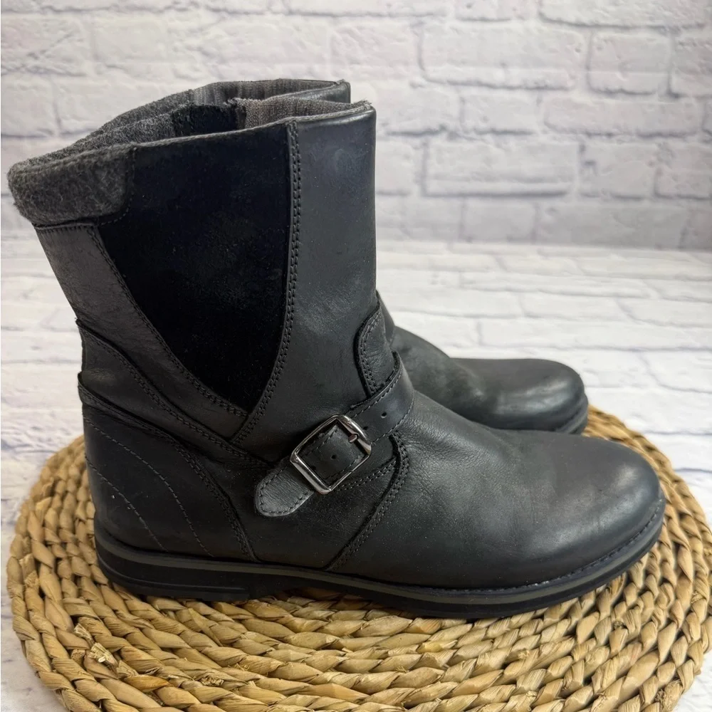 L.L. Bean Women's Black Leather Ankle Boots. Size 9. Outdoors. Warm Boots.Hiking